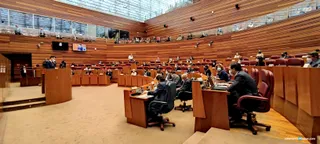 Críticas al acto de votación de la moción de censura de este lunes por la falta de medidas sanitarias: “Casi ni tenía sitio, parecía que estaba hasta más gordo, que puede que lo esté”