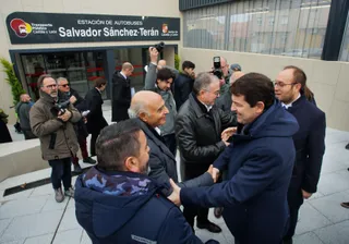 El presidente de la Junta de Castilla y León en la inauguración de la nueva estación de autobuses de Ciudad Rodrigo