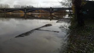 Agua en el Puente Romano y embarcadero del Tormes