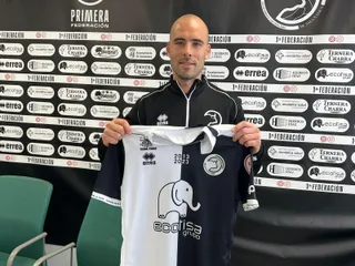 Presentación oficial con Unionistas del jugador Ion Etxaniz. Foto S24H