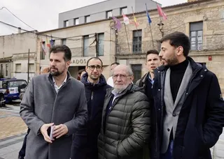 El secretario general del PSCyL, Luis Tudanca, visita Vitigudino, acompañado por el secretario general del PSOE de Salamanca, David Serrada, y del alcalde de la localidad, Javier Muñiz