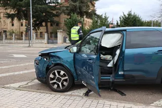 Un niño de 8 años, herido en el choque de dos coches en la Avenida Raimundo de Borgoña