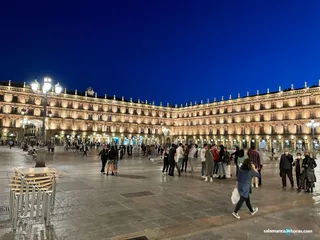 La Plaza Mayor no se vacía con el último toque de queda del estado de alarma
