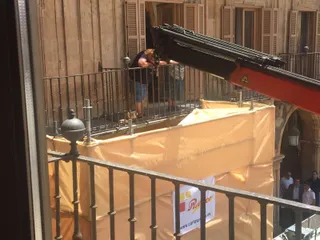 Retirada del medallón de Franco de la Plaza Mayor