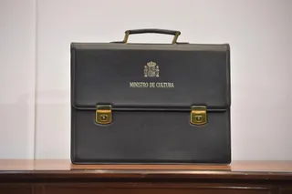 La cartera del ministro de Cultura, en la sede del Ministerio de Cultura. Foto Gustavo Valiente - Europa Press