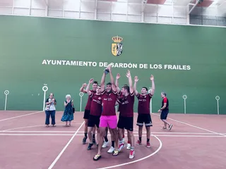 REAL MONLERAS ALZANDO EL TROFEO