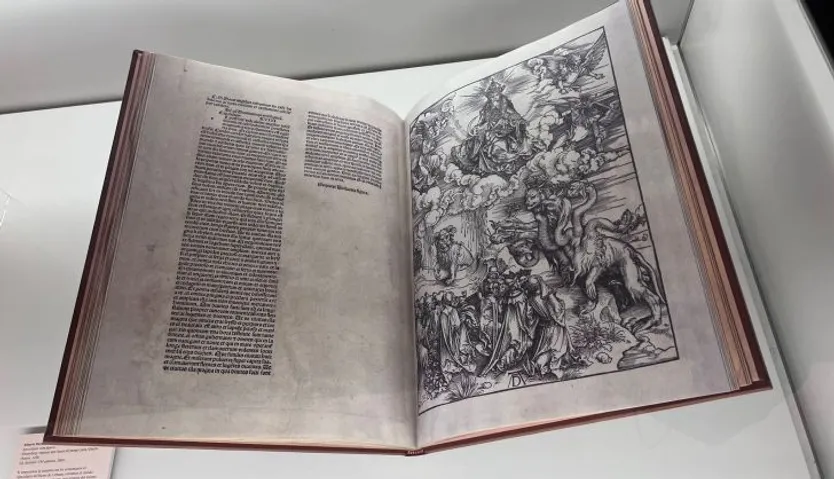 Exposición sobre la historia del libro en el Aula de la Columna de las Escuelas Mayores