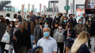 Personas con mascarilla