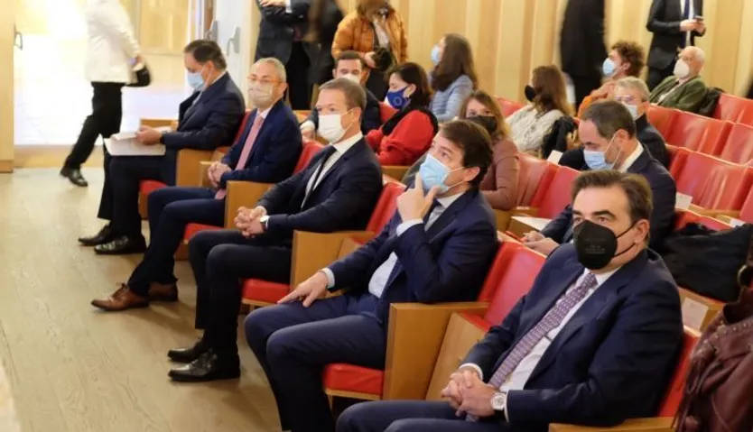 Responsables políticos durante la presentación del Foro Diálogo sobre el Futuro de la Educación. Foto ICAL.
