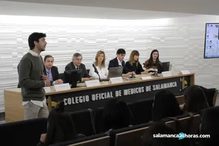 Charla en el Colegio de Médicos sobre pacientes con cáncer (13)