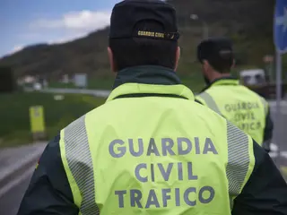 Dos agentes de la Guardia Civil de tráfico. EP