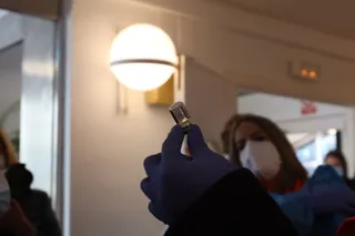 Vacunación con la tercera dosis en la residencia San Juan de Sahagún de Salamanca