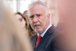 Archivo - El ministro de Política Territorial y Memoria Democrática, Ángel Víctor Torres, ofrece declaraciones a los medios en el Congreso de los Diputados. - Diego Radamés - Europa Press - Archivo