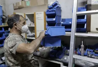 Un trabajador durante la pandemia del coronavirus
