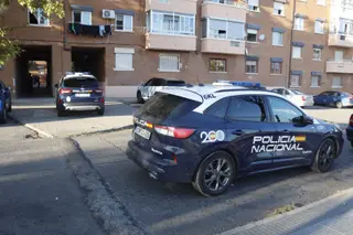 Fotografía del despliegue por la reyerta entre varios clanes familiares en el barrio de Buenos Aires durante la tarde de este sábado