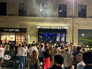 Desalojo en un establecimiento de la plaza Poeta Iglesias