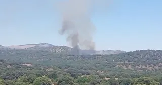 Reactivado el incendio de Navaluenga en el que trabajan decenas de medios terrestres y aéreos