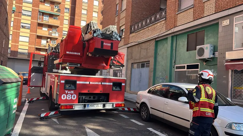 Desprendimiento de fachada en el paseo de los Robles | Andrea Mateos