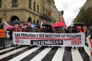 Concentración de los sindicatos frente a la Subdelegación del Gobierno