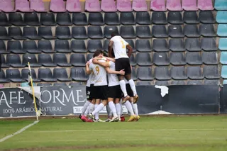 Los jugadores del Salamanca CF UDS celebran un gol ante el filial de la Ponferradina | FOTO ANDREA MATEOS