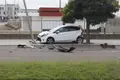 Un violento choque entre dos coches termina con uno de ellos empotrado contra una farola en Salamanca capital
