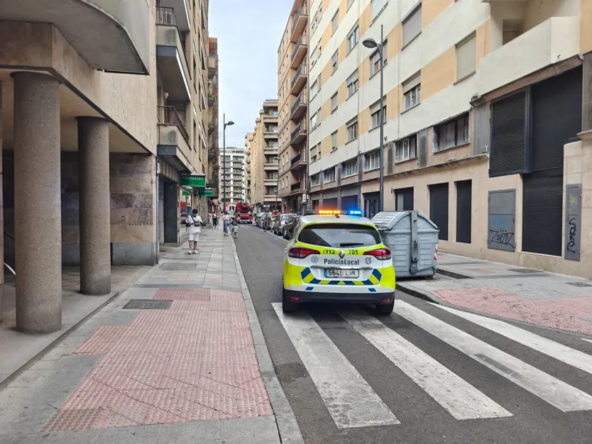 Bomberos y Policía de Salamanca en la calle Rodríguez Fabrés