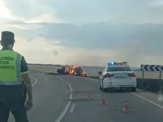Un tractor quemado en Cabrillas. Foto S24H