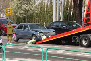 Una mujer resulta herida en un accidente entre dos turismos en la vía Helmántica