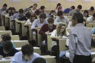 Estudiantes realizan las pruebas de selectividad en la Universidad de Extremadura.