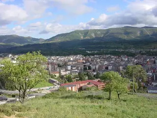 Silván renueva su compromiso para financiar la estación de autobuses de Bembibre que mejorará la movilidad