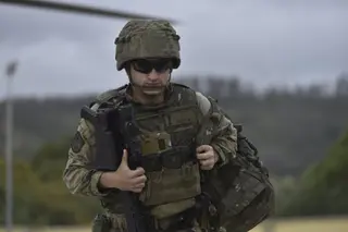 Un militar durante un ejercicio, a 21 de marzo de 2024, en Ceuta (España). - Antonio Sempere - Europa Press - Archivo