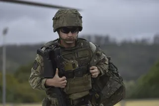 Un militar durante un ejercicio, a 21 de marzo de 2024, en Ceuta (España). - Antonio Sempere - Europa Press - Archivo