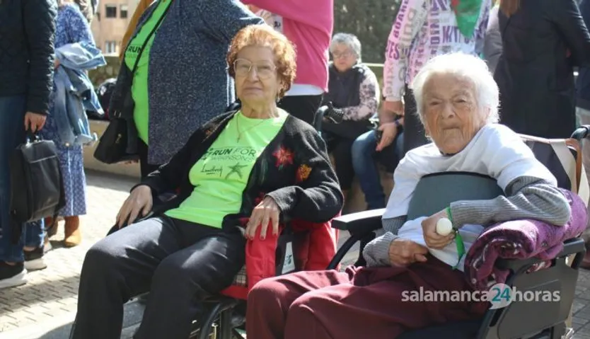 GALERÍA | Plantación simbólica de tulipanes con motivo del Día Mundial del Parkinson