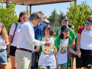 El alcalde de Salamanca, Carlos García Carbayo, visita la semicolonia urbana de Aviva. FOTO S24H (12)