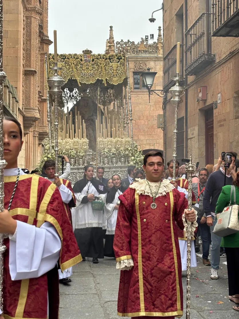 Emoción por ver a la Virgen de la Esperanza en la primera procesión extraordinaria por el Año Jubilar en Salamanca