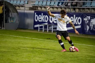 Caramelo centra en La Nueva Balastera FOTO SALAMANCA CF UDS