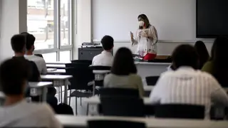 Una profesora imparte una clase | Europa Press