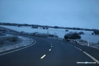 Nieve carretera. Foto de archivo