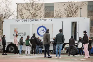 Jose Vicente ICAL. Campaña de test de antígenos para diagnóstico de la Covid 19 en una unidad móvil contratada por la Consejería de Sanidad, en Ciudad Rodrigo(Salamanca) (4)