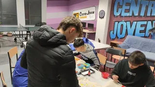 Adolescentes participando en una actividad del Centro Joven de Carbajosa | Foto de archivo