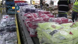 La Policía Nacional interviene más de 11 toneladas de camisetas falsificadas de equipos de fútbol