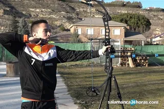 Daniel Martín Anaya realiza un lanzamiento / FOTO SALAMANCA24HORAS.COM