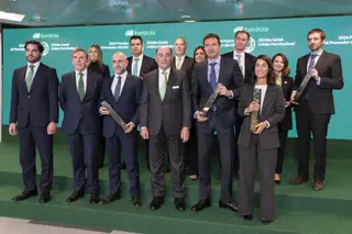 Foto de familia PREMIOS AL PROVEEDOR DEL AÑO 2024