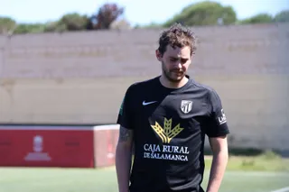Alonso Fernández, entrenador de la UD Santa Marta | FOTO ANDREA MATEOS