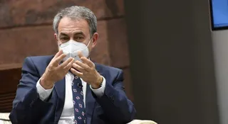 La última moda 'Marca España': Correos intercepta una carta con cartuchos de 38mm dirigida al expresidente Zapatero