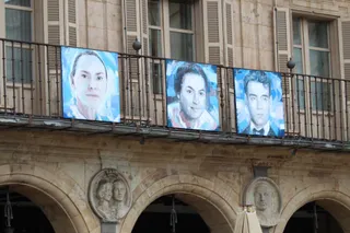 GALERÍA | Original homenaje al escritor Federico García Lorca en la Plaza Mayor