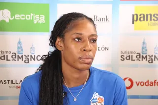 Presentación de Khaidijiah Cave como jugadora del Perfumerías Avenida | Andrea Mateos