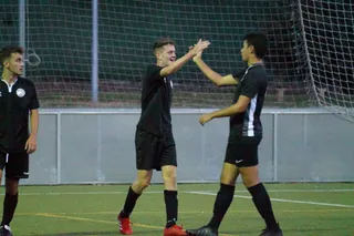 Los jugadores de Unionistas LN celebran su gol ante el Guijuelo B / FOTO SALAMANCA24HORAS.COM