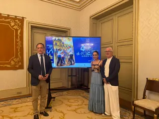 El alcalde de Salamanca, Carlos García Carbayo, presenta la cuarta edición del Festival Internacional de Folclore Ciudad de Salamanca. | Belén Hurtado