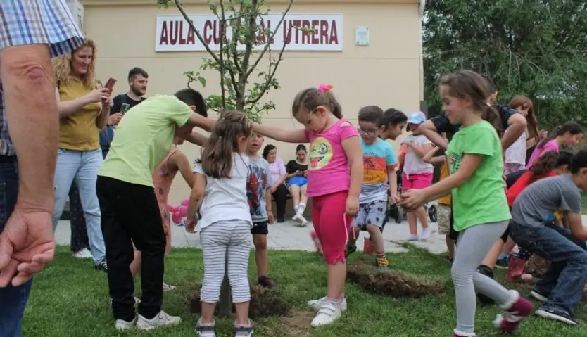 Mozárbez niños plantación arboles3